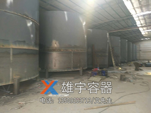 大型不銹鋼立式儲(chǔ)罐