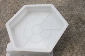 六棱塊護坡塑料模具什么材質(zhì)的好？